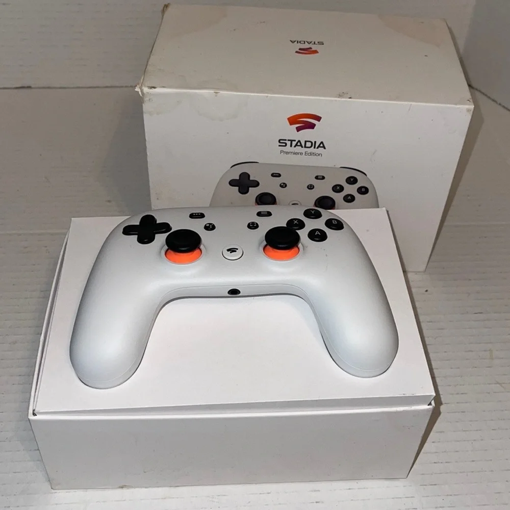 Google Stadia Premiere Edition Controller Chromecast Ultra Bundle | White